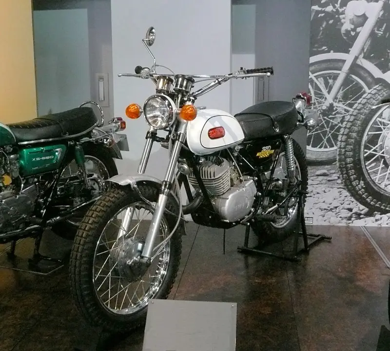 Yamaha DT vintage, exemple de moto 50cc à motorisation classique