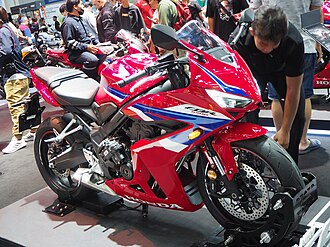 Fiches techniques voitures, motos et scooters